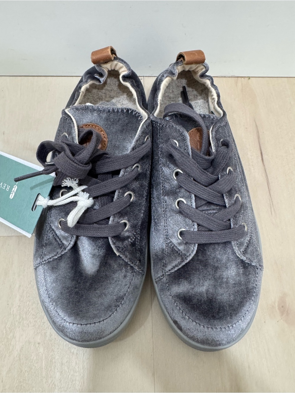 NWT Revitalign Santa Clara Betta Gray Shoe Orthotic Velvet Sneaker Women's 7 - Picture 8 of 13